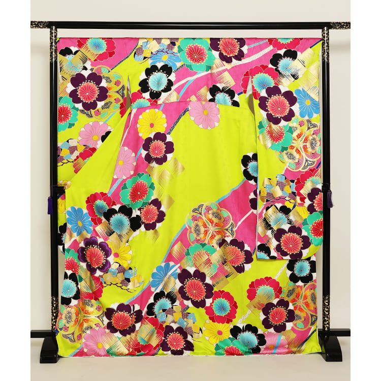 若草色にピンク　花柄