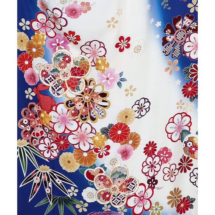 白とブルーに花