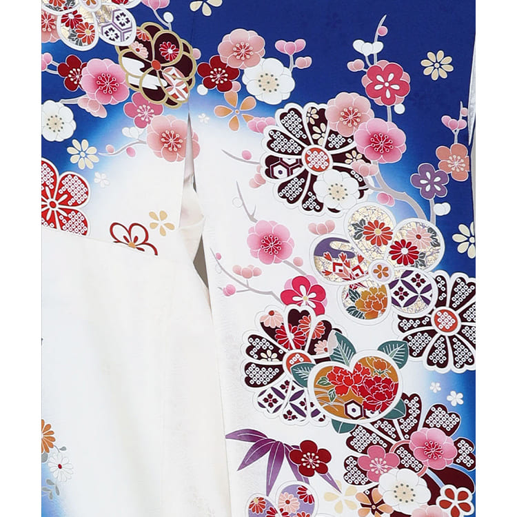 白とブルーに花
