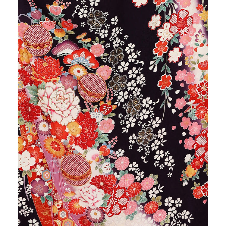 濃い紫に四季折々の花々や自然物