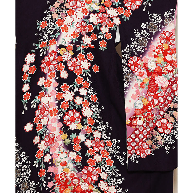 濃い紫に四季折々の花々や自然物