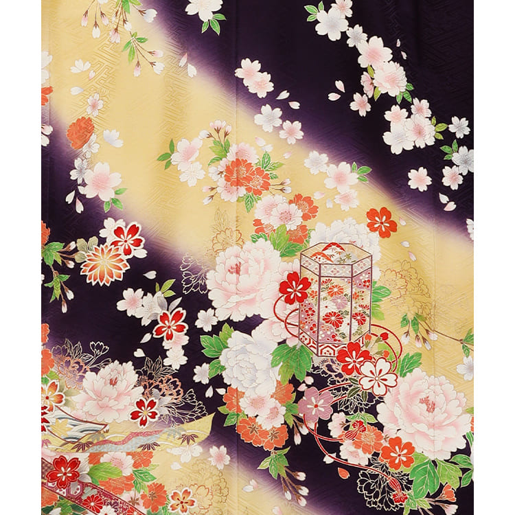 濃紫と濃緑にのしめや赤い牡丹