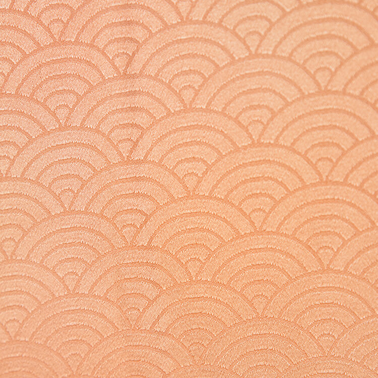 薄オレンジ色の綸子生地 青海波の地紋 色無地の通販 販売 きもの相談窓口matsuya 安い中古リサイクル着物を購入