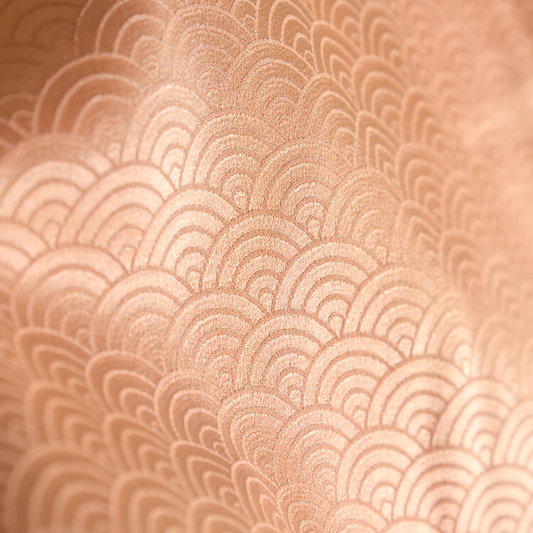 薄オレンジ色の綸子生地 青海波の地紋 色無地の通販 販売 きもの相談窓口matsuya 安い中古リサイクル着物を購入